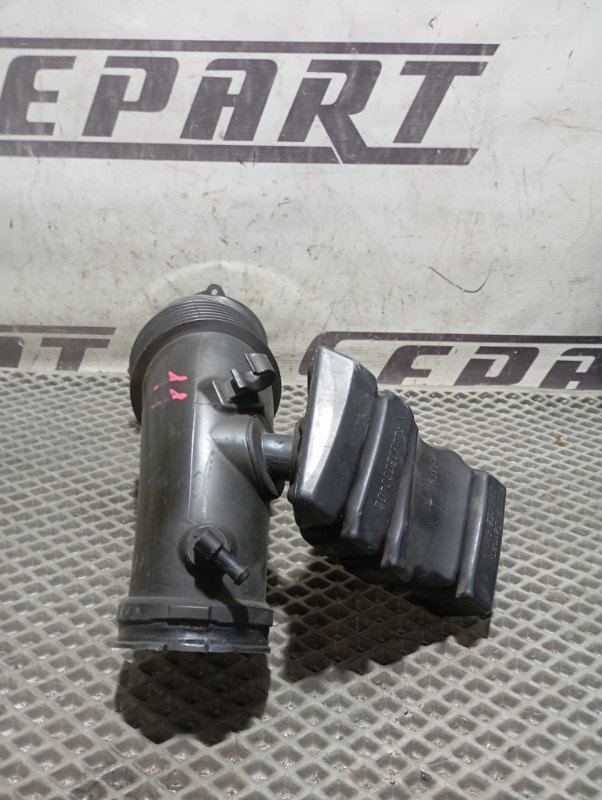 Патрубок воздушного фильтра Audi A4 2008 B8