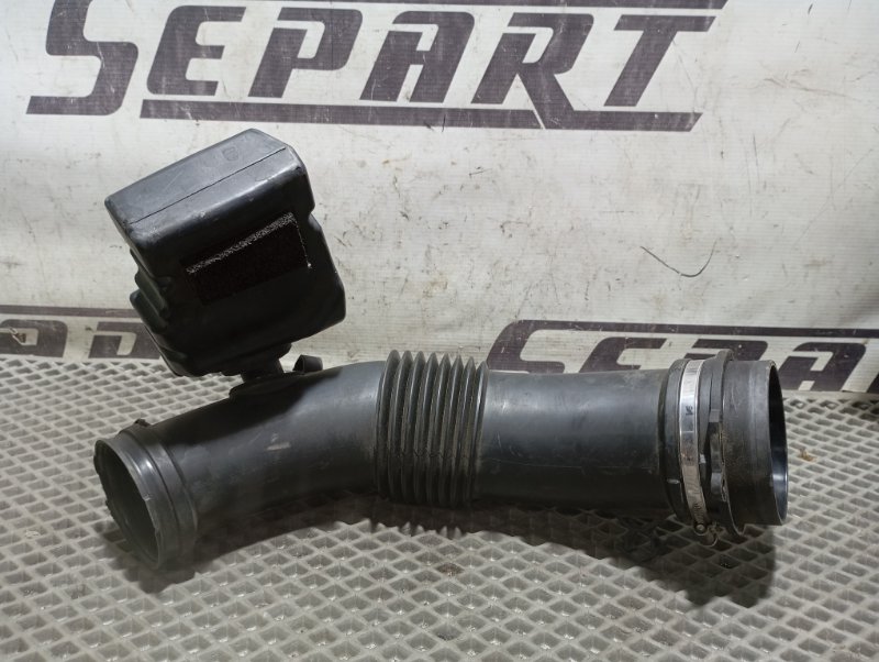 Патрубок воздушного фильтра Audi A4 2008 B8