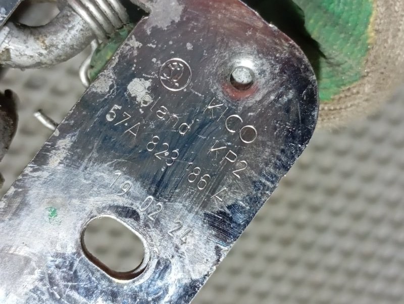 Крюк замка капота Skoda Karoq 2024