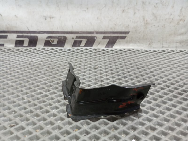 Кронштейн бампера Skoda Karoq 2024