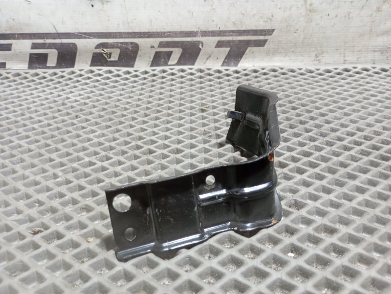 Кронштейн бампера Skoda Karoq 2024