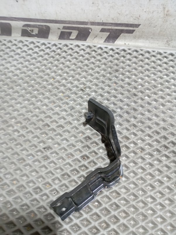 Кронштейн бампера Skoda Karoq 2024