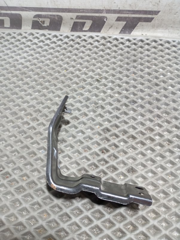 Кронштейн бампера Skoda Karoq 2024