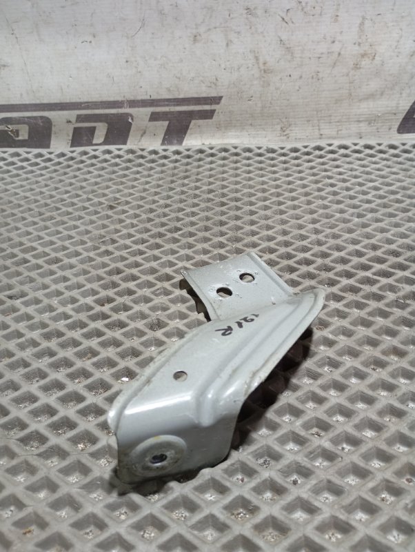 Кронштейн крыла Skoda Karoq 2024