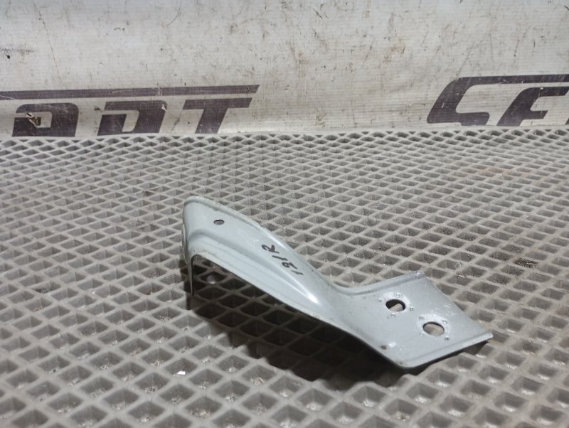 Кронштейн крыла Skoda Karoq 2024