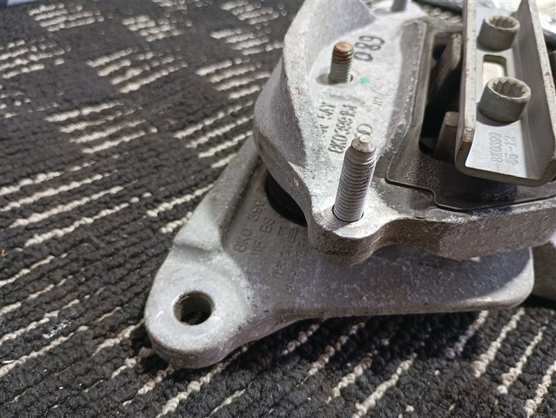 Подушка АКПП Audi Q5 2012 8R