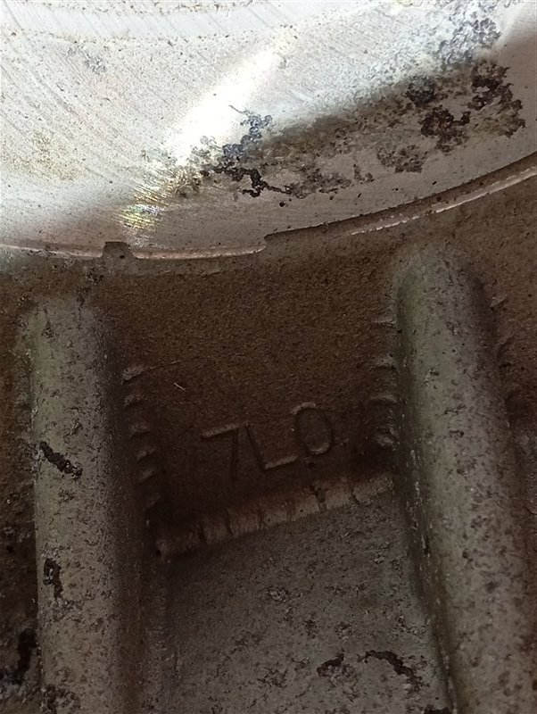 Опора стойки Volkswagen Touareg 2008