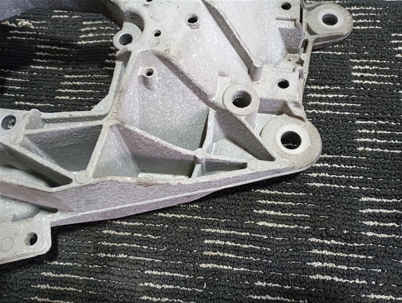 Балка под КПП Audi Q5 2012 8R