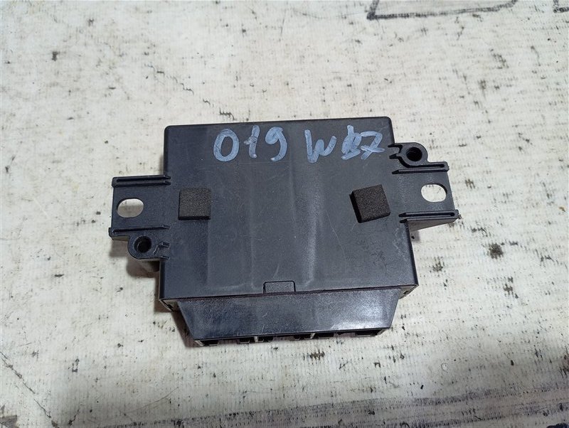 Блок управления парктроником Volkswagen Passat 2011 B7