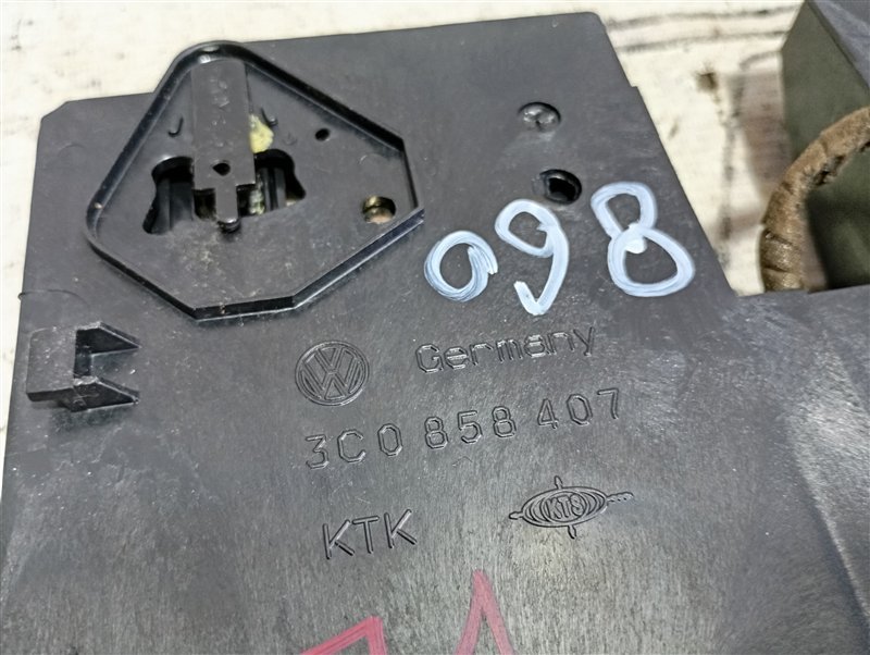 Бардачок центральный Volkswagen Passat 2006 B6