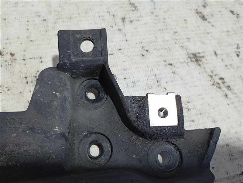 Брызговик Audi A3 2009 8P