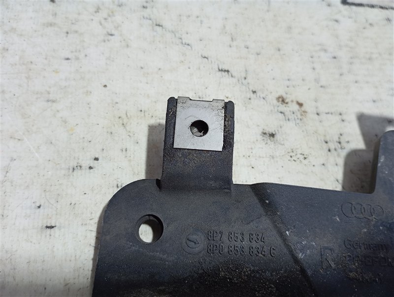 Брызговик Audi A3 2009 8P