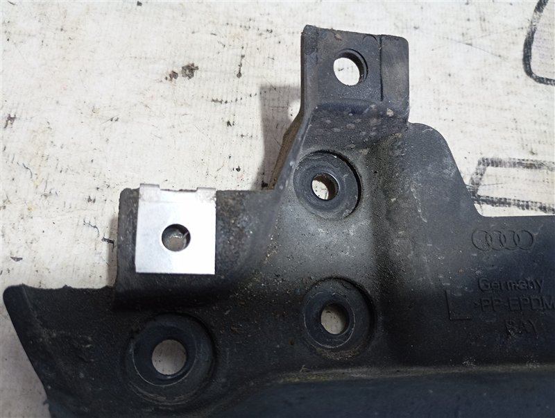 Брызговик Audi A3 2009 8P