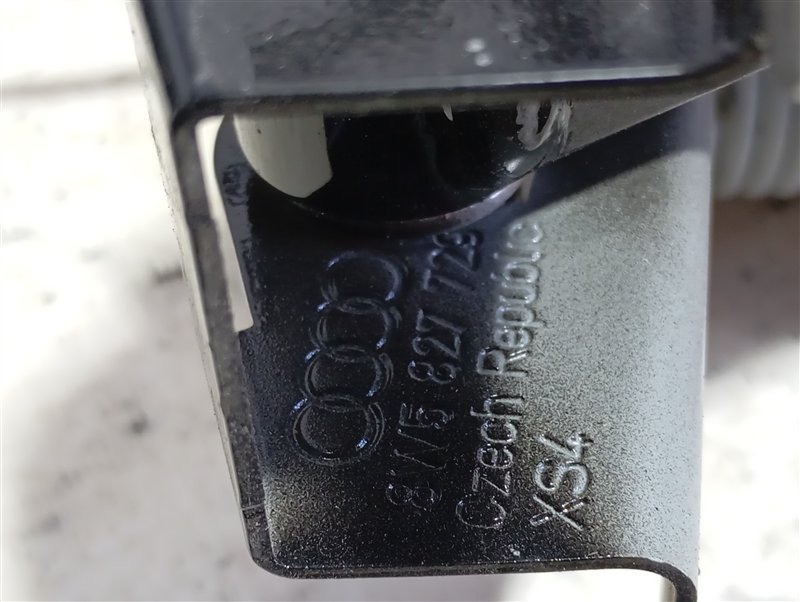 Петля крышки багажника Audi A4 2016 B9