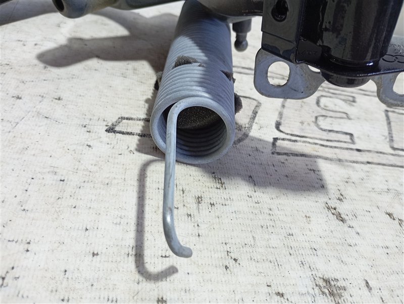 Петля крышки багажника Audi A4 2016 B9