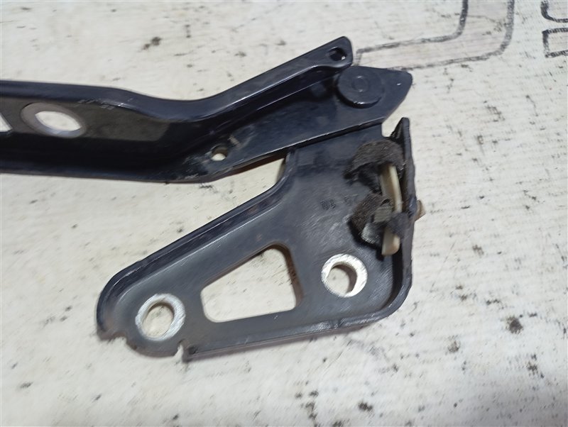 Петля капота Audi Q7 2010 4L