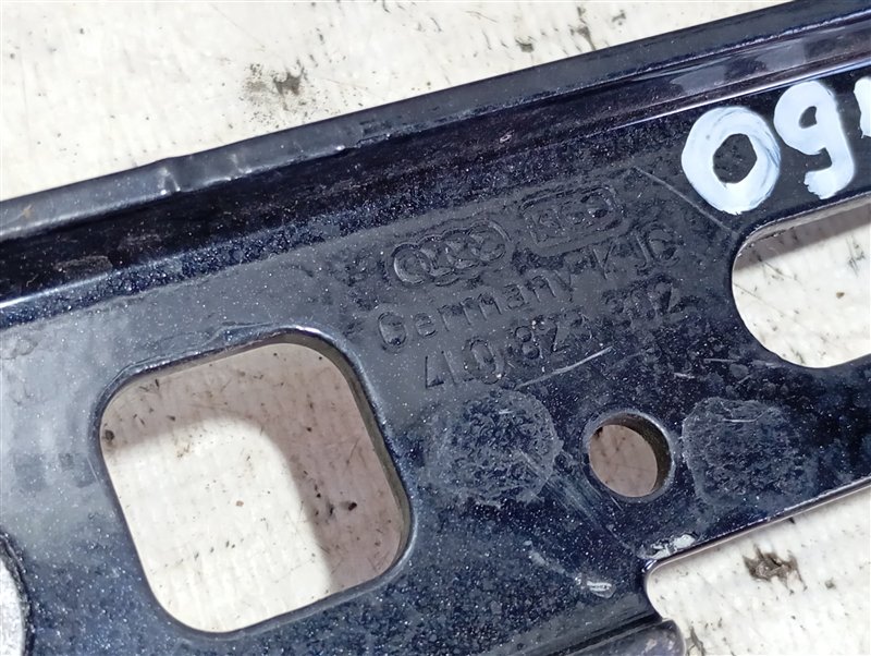 Петля капота Audi Q7 2010 4L