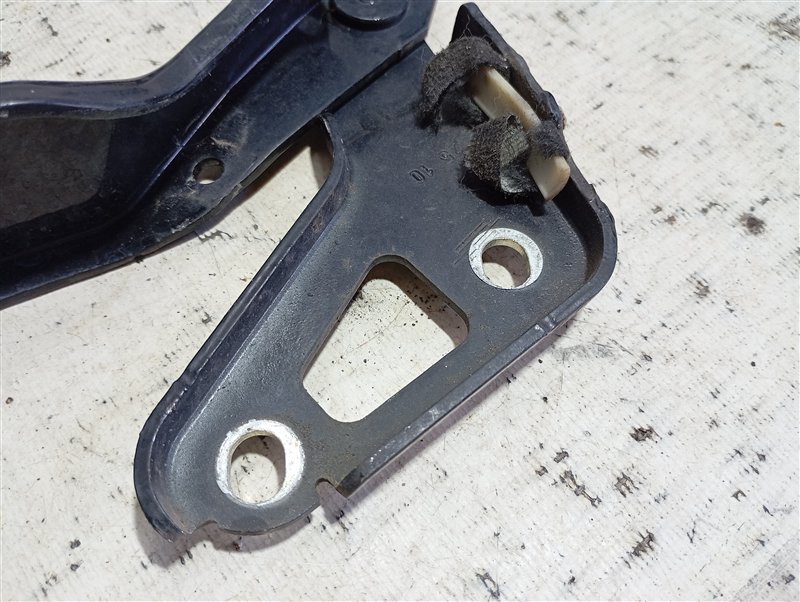 Петля капота Audi Q7 2010 4L