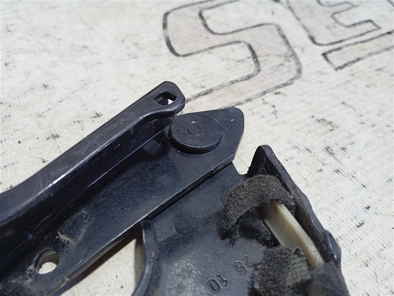 Петля капота Audi Q7 2010 4L