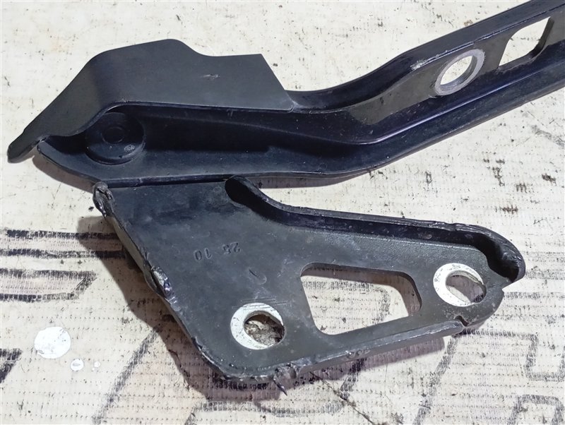 Петля капота Audi Q7 2010 4L