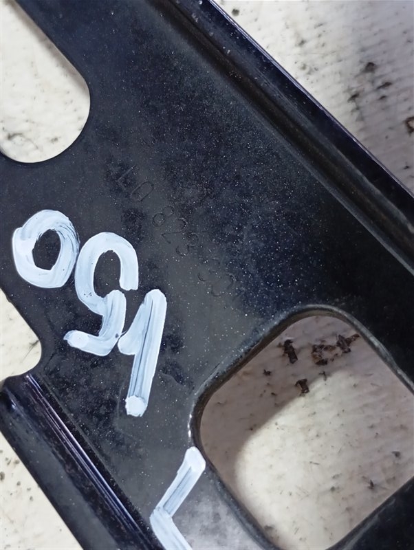 Петля капота Audi Q7 2010 4L