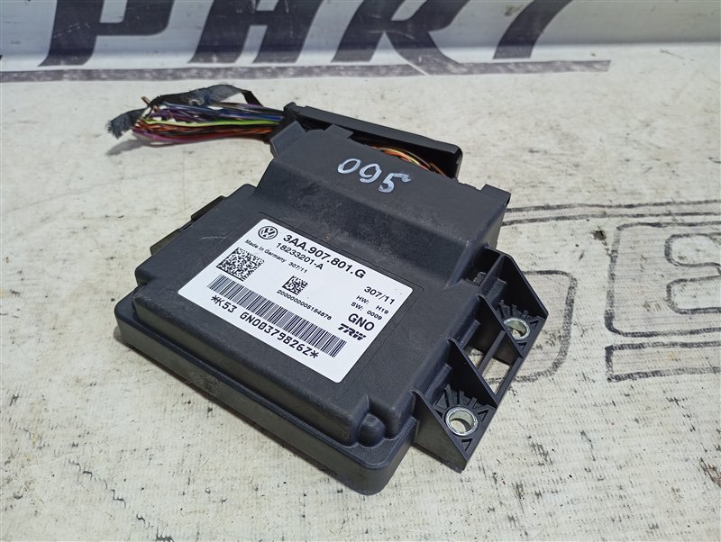 Блок управления стояночным тормозом Volkswagen Tiguan 2012 5N