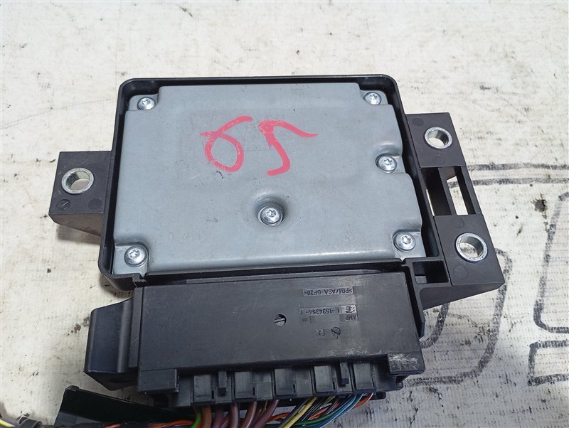 Блок управления стояночным тормозом Volkswagen Tiguan 2012 5N