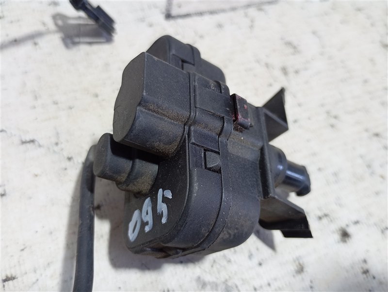 Актуатор лючка топливного бака Volkswagen Tiguan 2012 5N