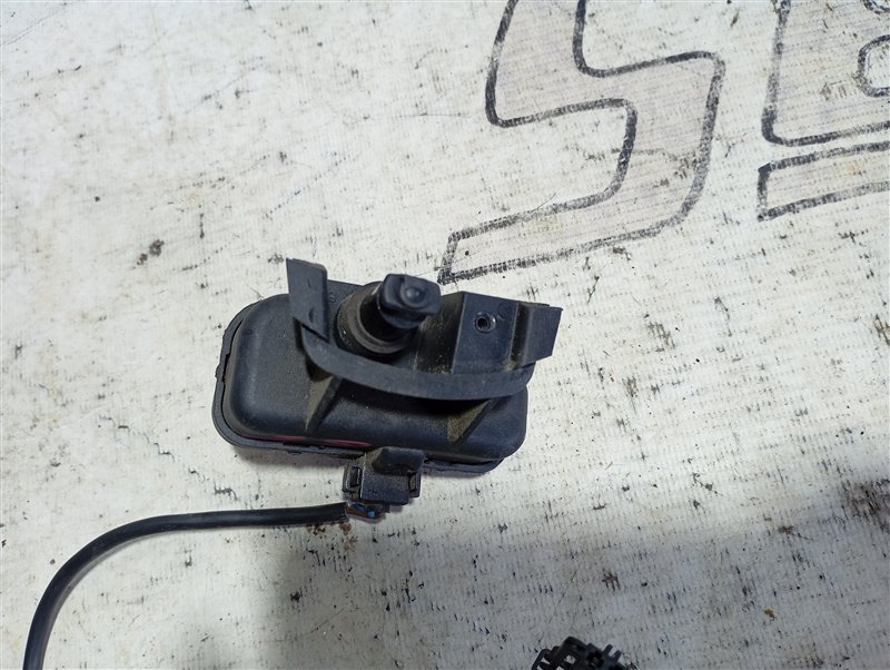 Актуатор лючка топливного бака Volkswagen Tiguan 2012 5N