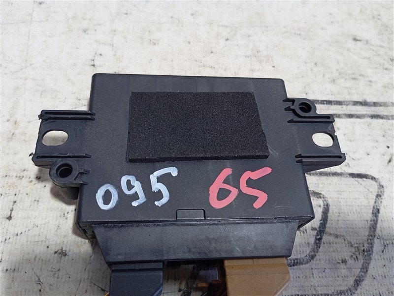 Блок управления парктроником Volkswagen Tiguan 2012 5N