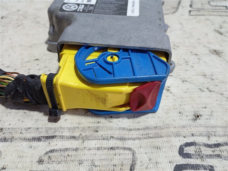 Блок управления подушками безопасности Volkswagen Tiguan 2012 5N