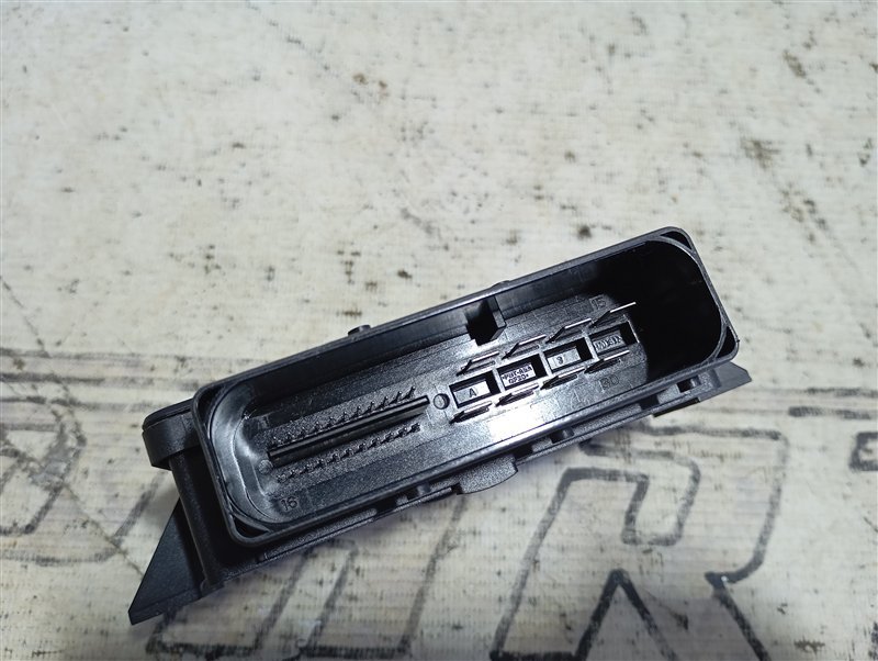 Блок управления стояночным тормозом Audi Q5 2012 8R