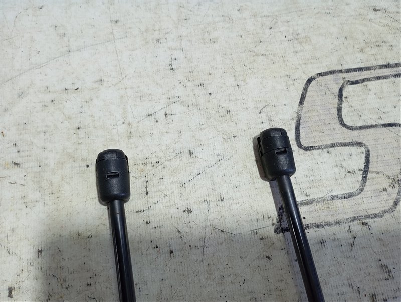 Амортизаторы капота Audi A6 2011 C7