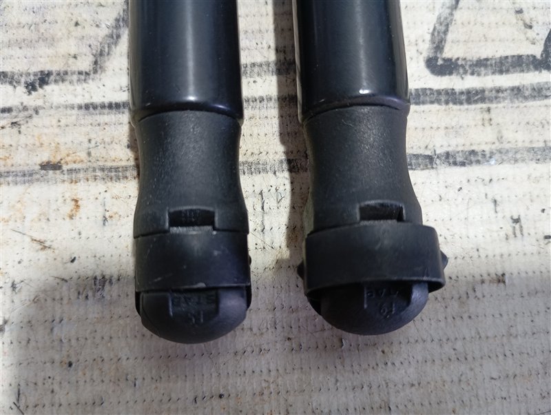 Амортизаторы капота Audi A6 2011 C7