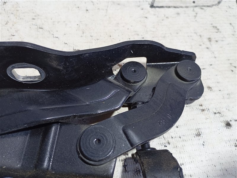 Петля капота Volkswagen Passat 2008 B6