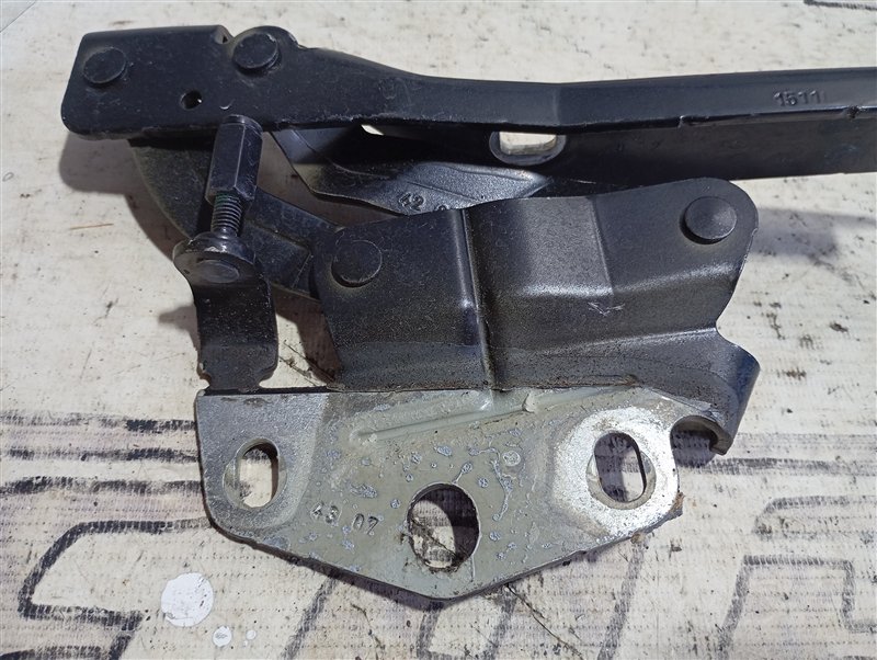 Петля капота Volkswagen Passat 2008 B6