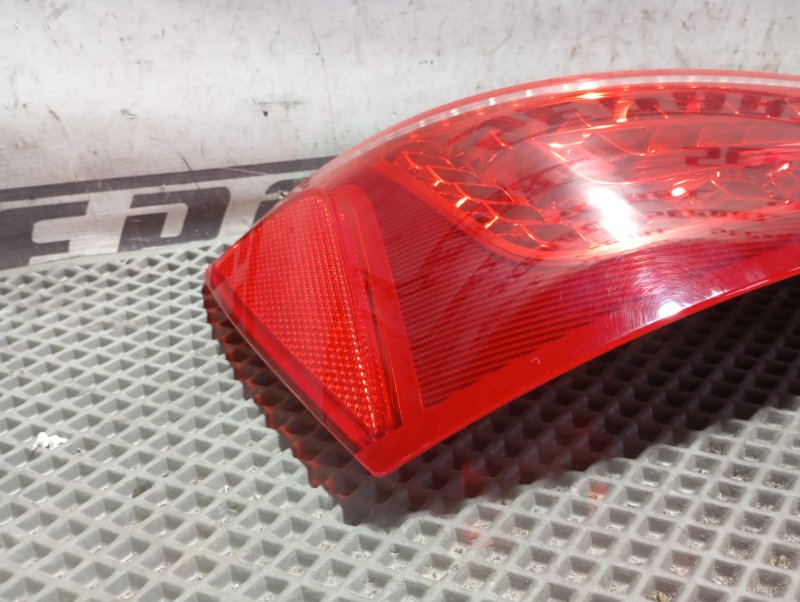 Фонарь Audi Q5 2010 8R