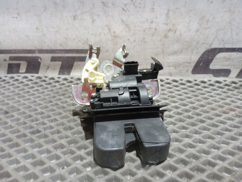 Замок багажника Audi Q5 2010 8R