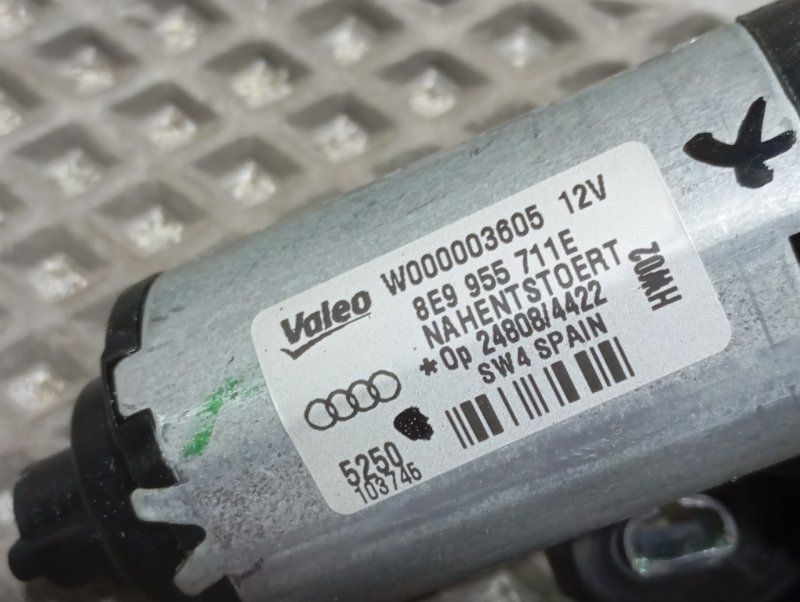 Моторчик стеклоочистителя Audi Q5 2010 8R