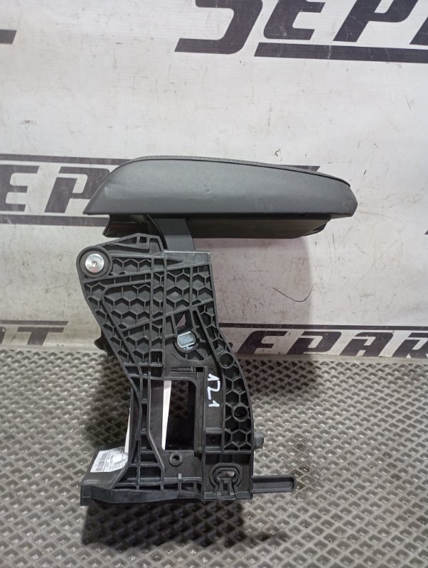 Подлокотник Skoda Karoq 2024