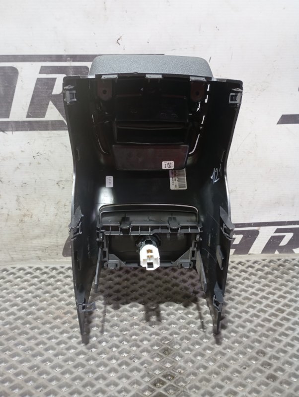 Консоль задняя с дефлекторами Skoda Karoq 2024