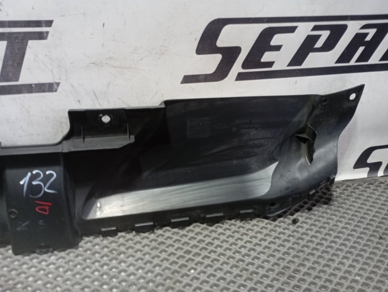 Накладка замка капота Audi A4 2008 B8