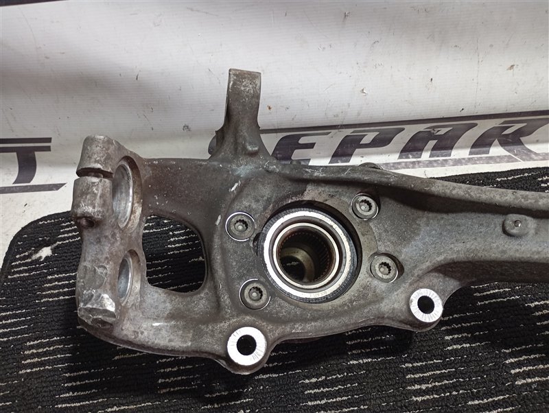 Кулак поворотный Audi Q5 2013 8R