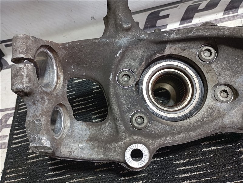 Кулак поворотный Audi Q5 2013 8R