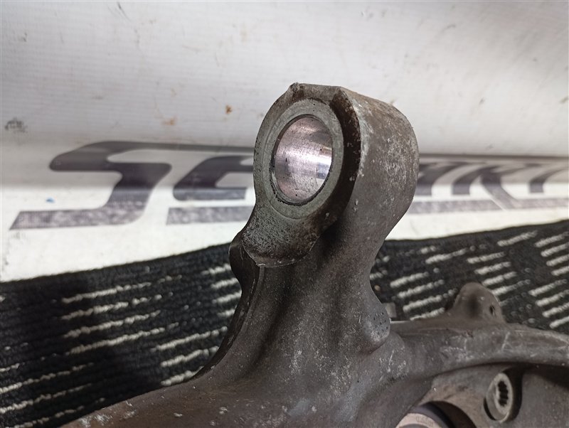 Кулак поворотный Audi Q5 2013 8R