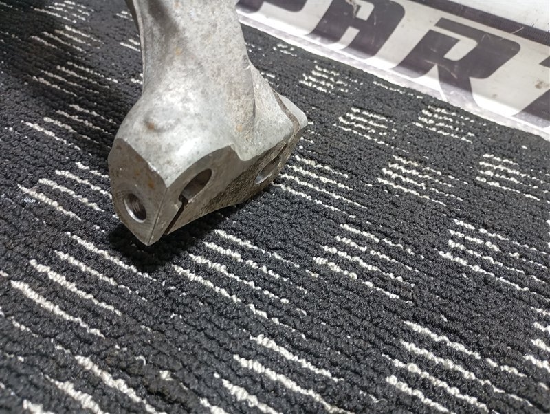 Кулак поворотный Audi Q5 2013 8R