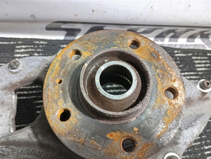 Кулак поворотный Audi Q5 2013 8R