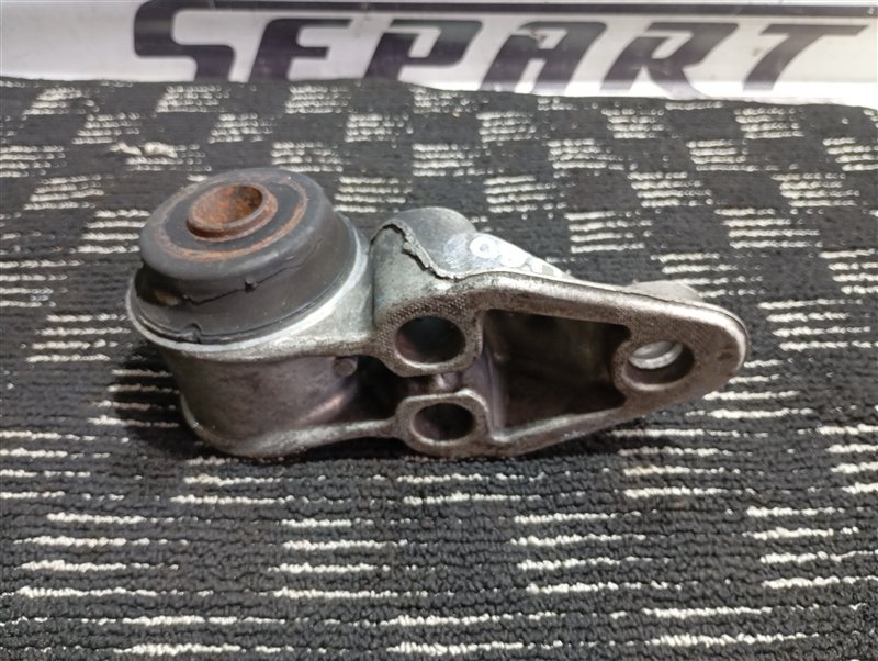 Кронштейн подрамника Volkswagen Passat 2002 B5