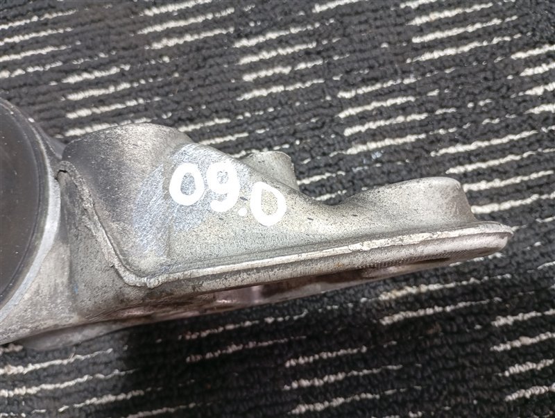 Кронштейн подрамника Volkswagen Passat 2002 B5