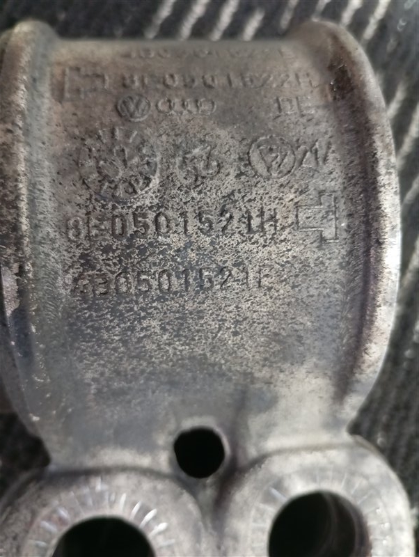Кронштейн подрамника Volkswagen Passat 2002 B5